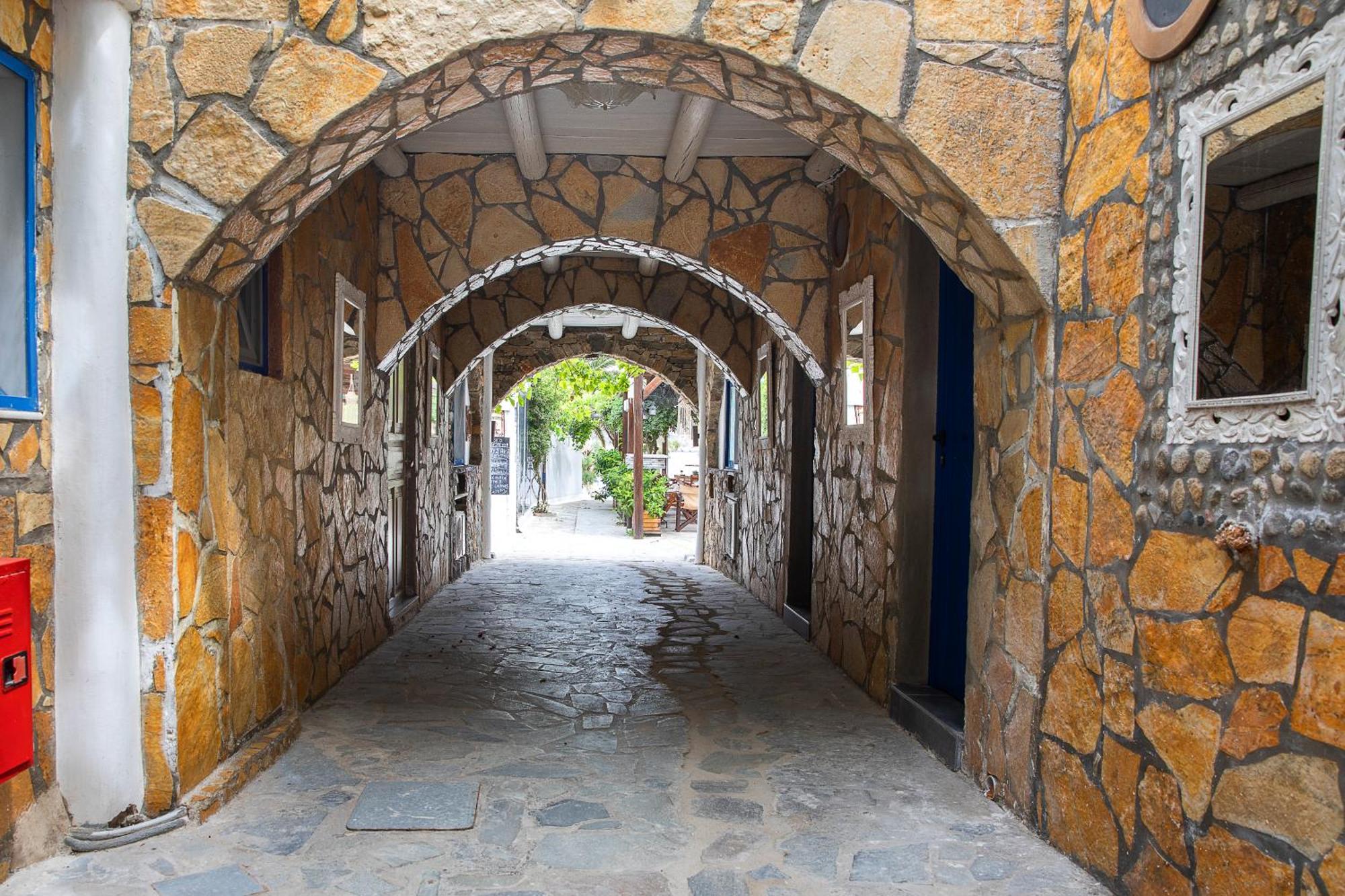 Vassilia On The Beach Serifos Hotel Livadakia Exterior photo